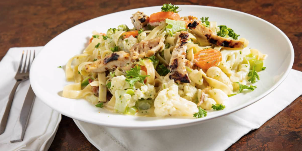 Order Creamy Vegetable Alfredo food online from Jay Birds Catering store, Southfield on bringmethat.com