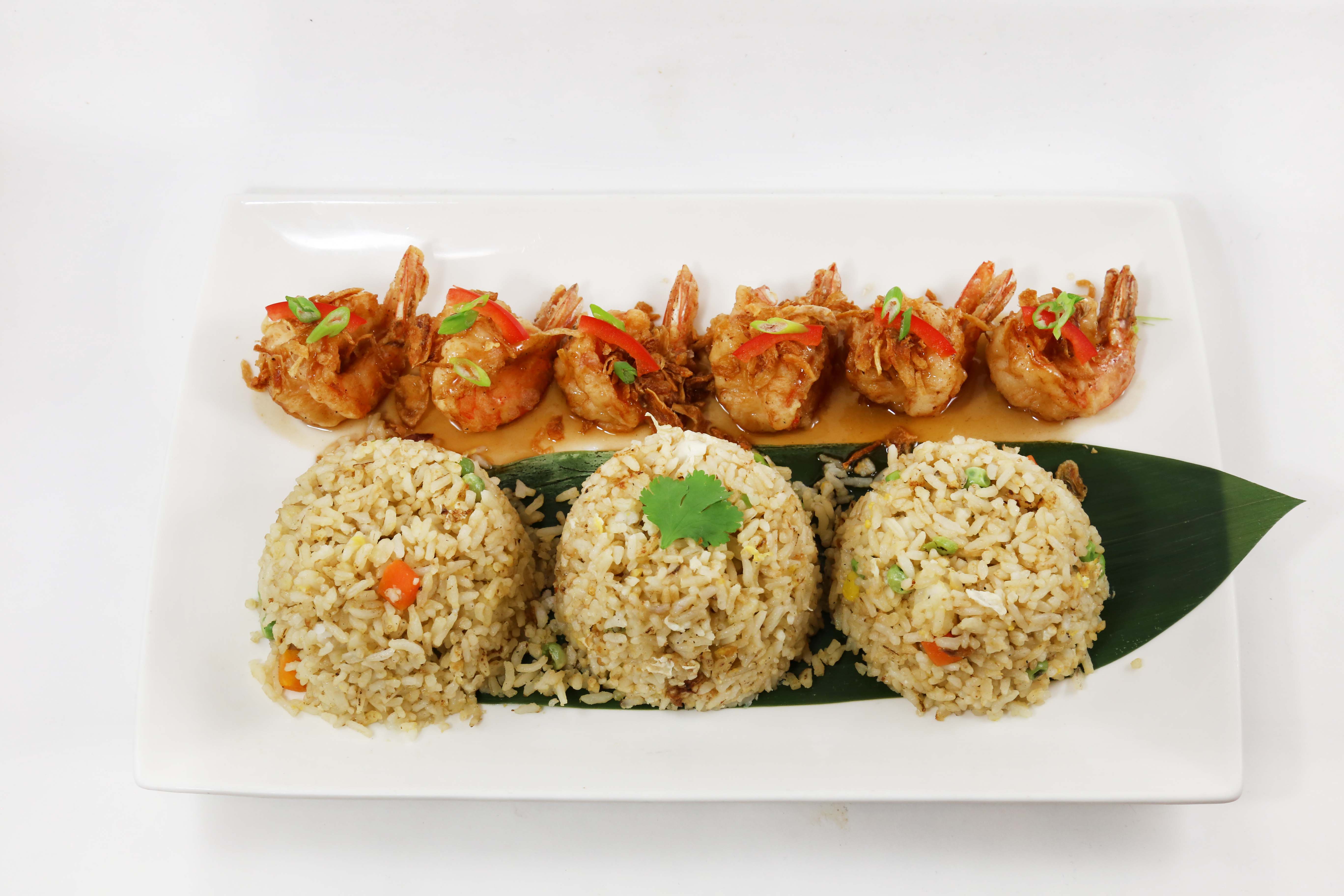Order 106. Fried Rice with Deep Fried Shrimp Tamarind Sauce food online from Eto'o store, Chicago on bringmethat.com