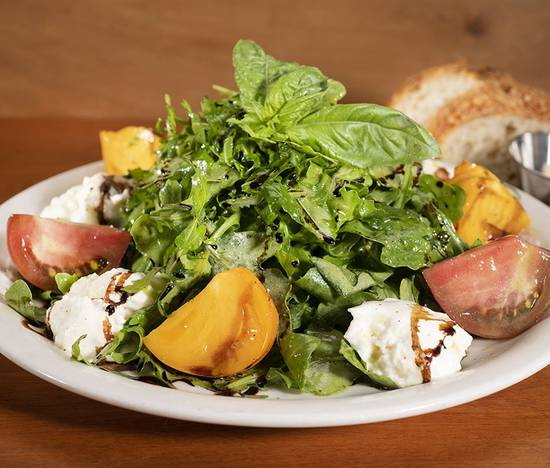 Order Heirloom Tomato & Burrata Salad (Seasonal) food online from Urth Caffe 專覃 store, Santa Monica on bringmethat.com