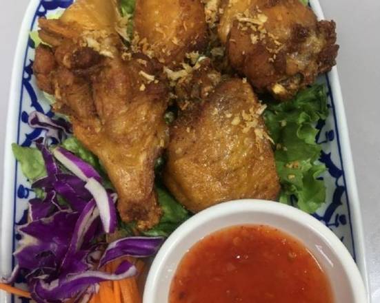 Order TYK House Chicken Wings (5 pcs) food online from Tomyumkung Thai Cafe store, Carrollton on bringmethat.com