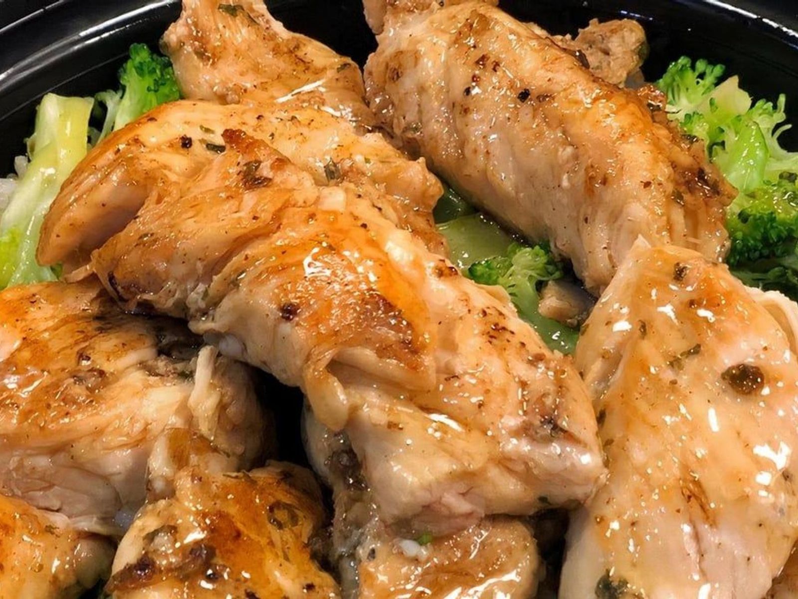 Order Hot Honey Chicken & Broccoli Bowl food online from Lisa's Family Pizzeria store, Wakefield on bringmethat.com