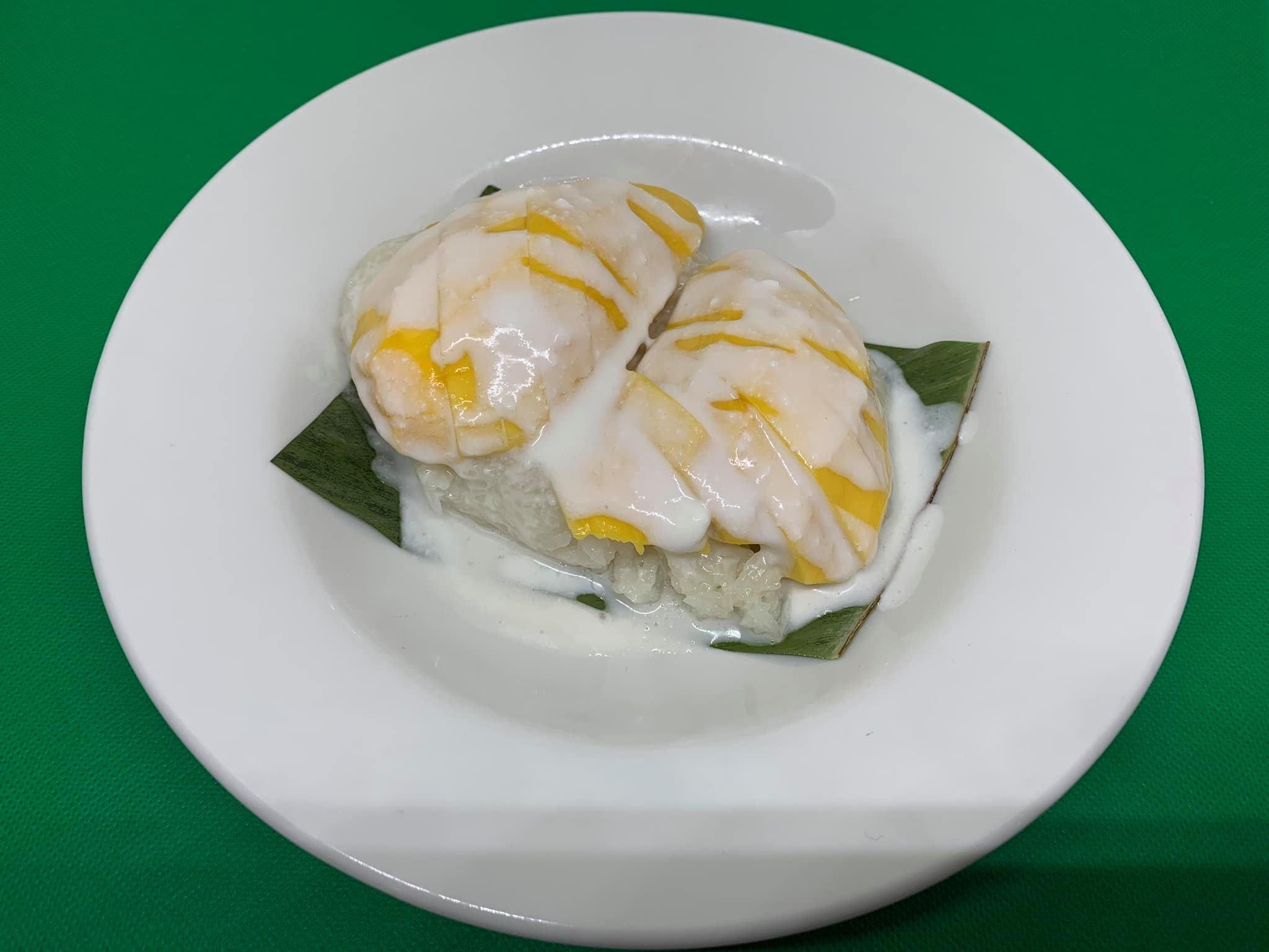 Order Sweet Sticky Rice and Mango food online from Kao Sarn Thai Cuisine store, Richmond on bringmethat.com