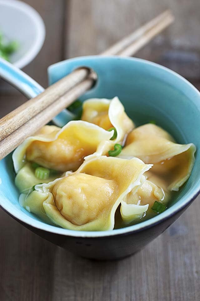Order Wonton Soup food online from Sushi Soba store, Old Greenwich on bringmethat.com