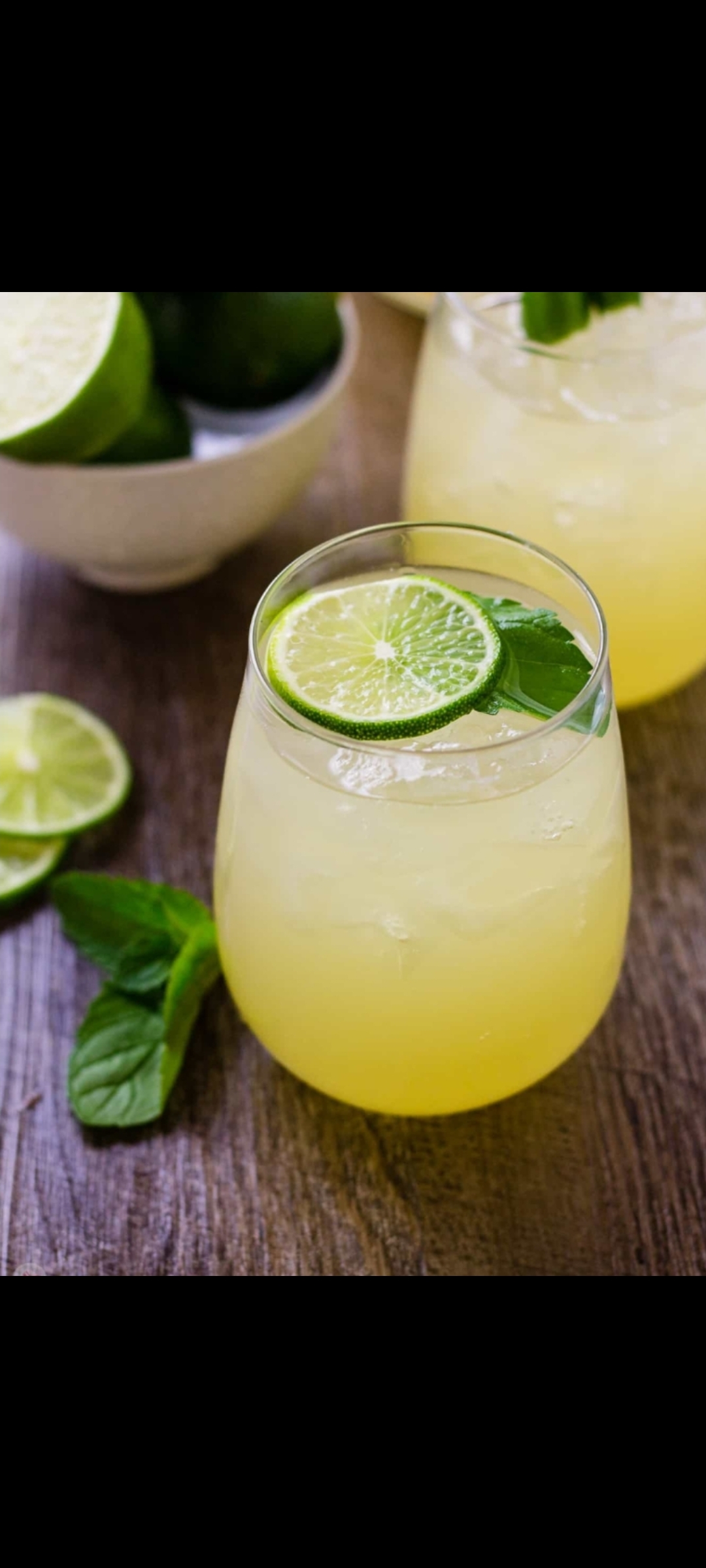 Order Homemade Fresh Limeade (fresh squeezed limes with natural spring water & ice. your choice of sugar,honey, sweetner or unsweetened) food online from American Gourmet Foods Deli store, New York on bringmethat.com