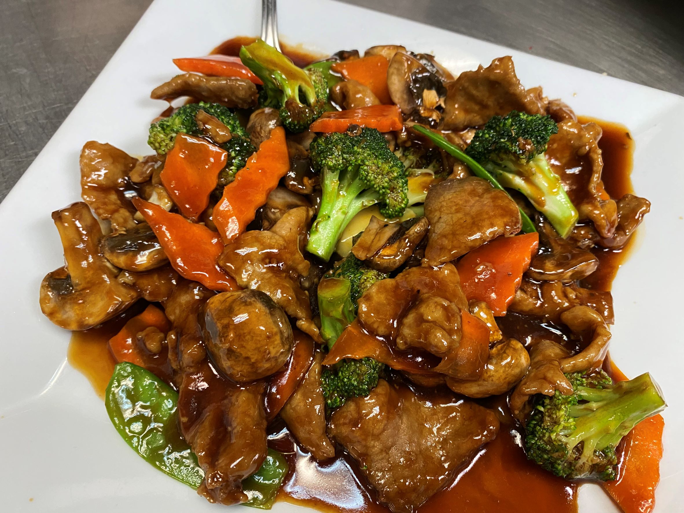Order Beef with Vegetables food online from Red Pepper Chinese Restaurant store, RICHFIELD on bringmethat.com
