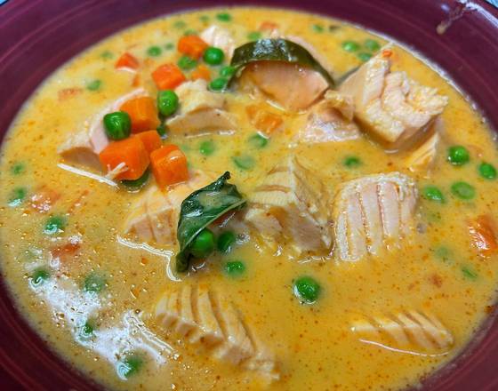Order C.8 Salmon Panang Curry food online from E & T Thai Food store, Lone Tree on bringmethat.com