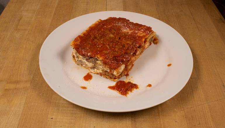 Order 4-Cheese Lasagna Dinner with Meat Sauce food online from Amato's Real Italian Food To Go store, Portland on bringmethat.com