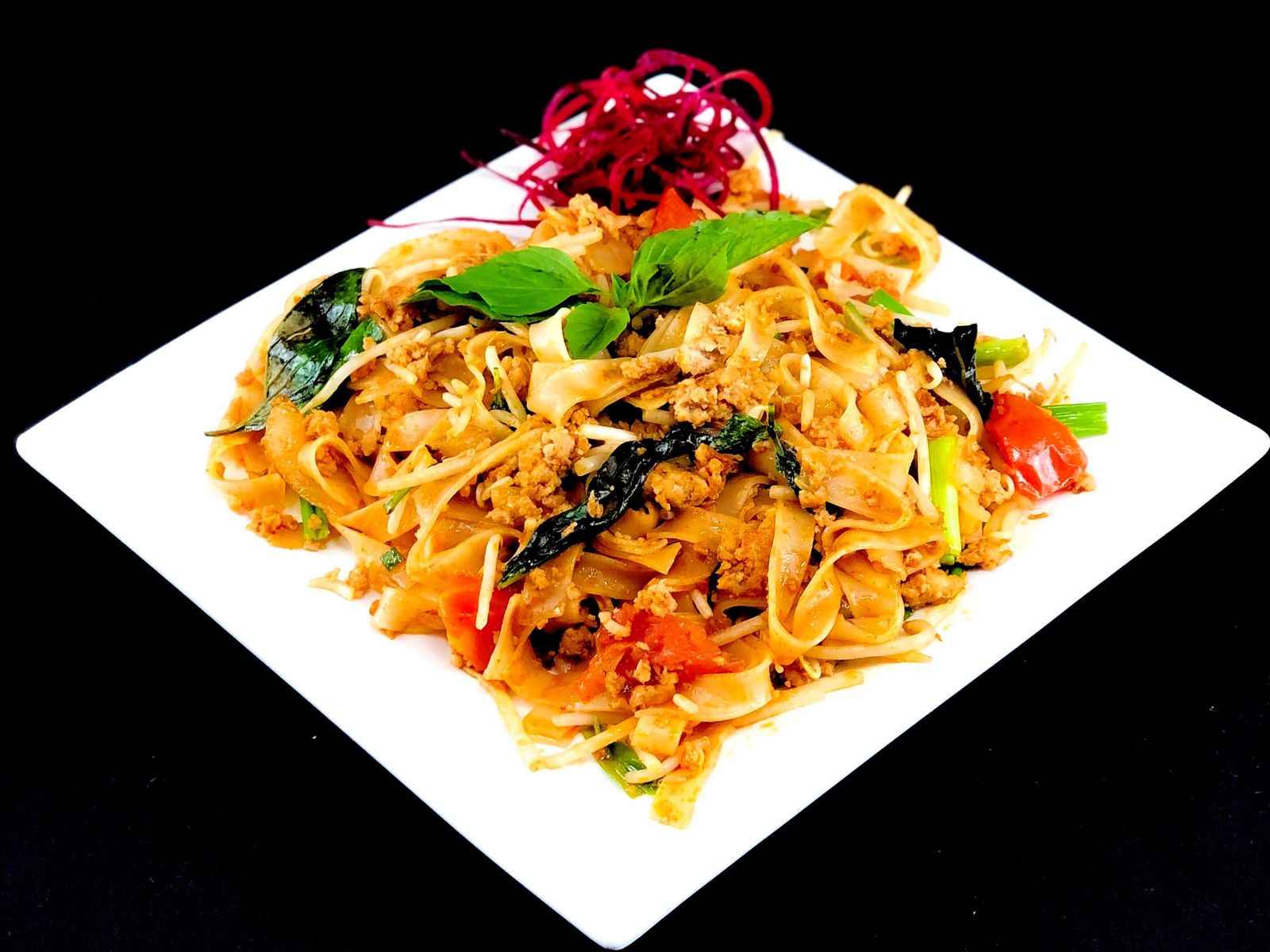 Order Thai Basil Pasta Large food online from Malee's Thai Bistro on Main store, Scottsdale on bringmethat.com