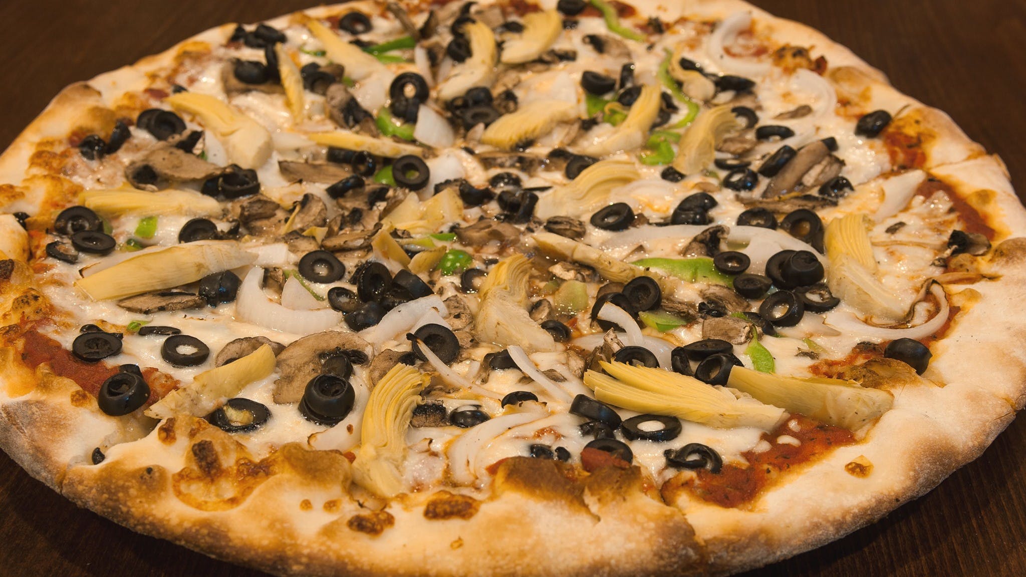 Order Veggie Delight Pizza - Medium 12'' (6 Slices) food online from Johnnie's NY Pizza store, Venice on bringmethat.com