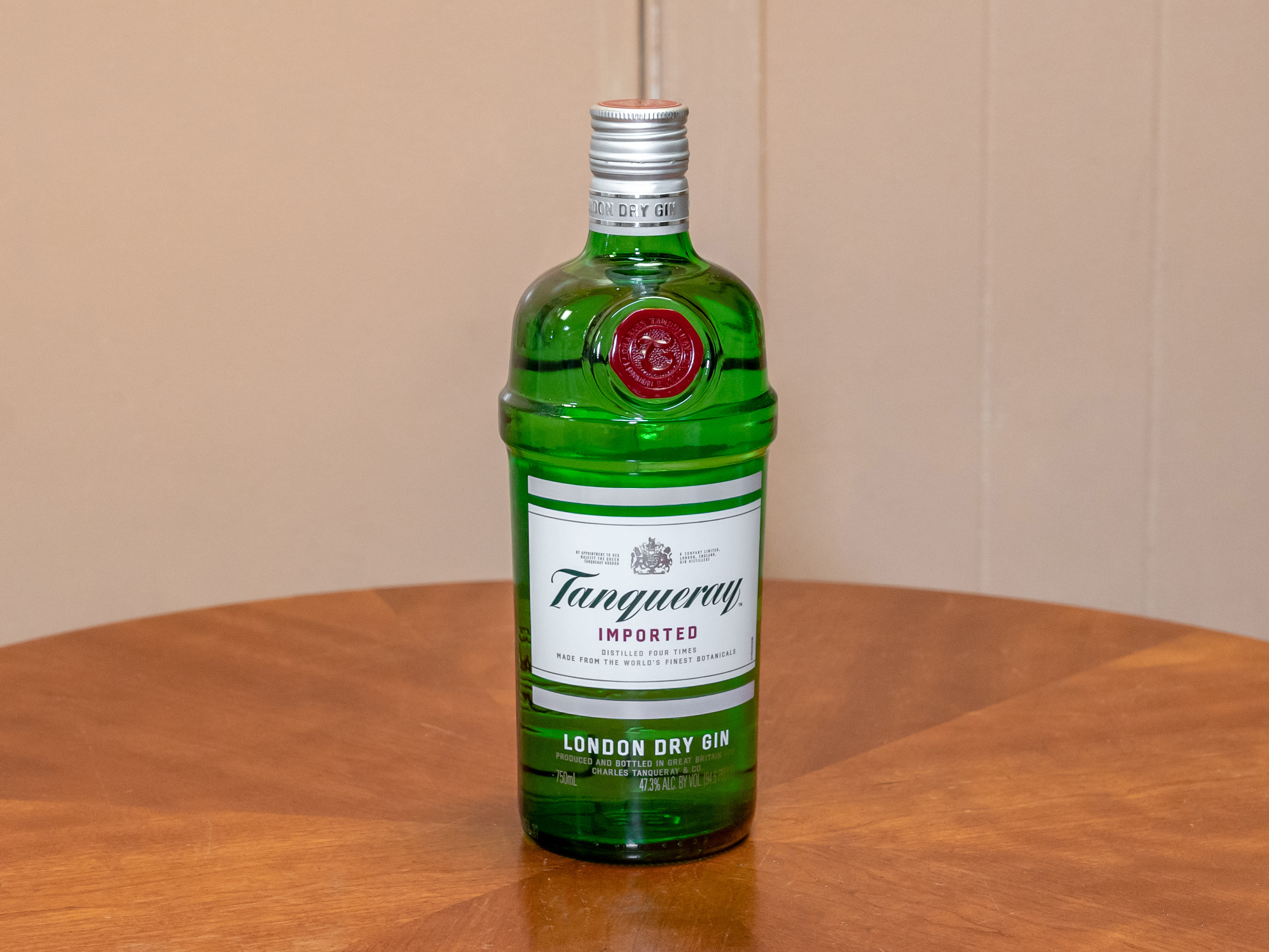Order Tanqueray London Dry Gin, 1 Liter Gin food online from Jose's Wines & Liquors store, Valley Cottage on bringmethat.com