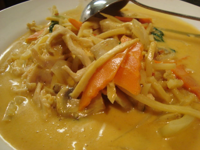 Order 31. Red Curry food online from The Lemongrass Cafe store, Tumwater on bringmethat.com