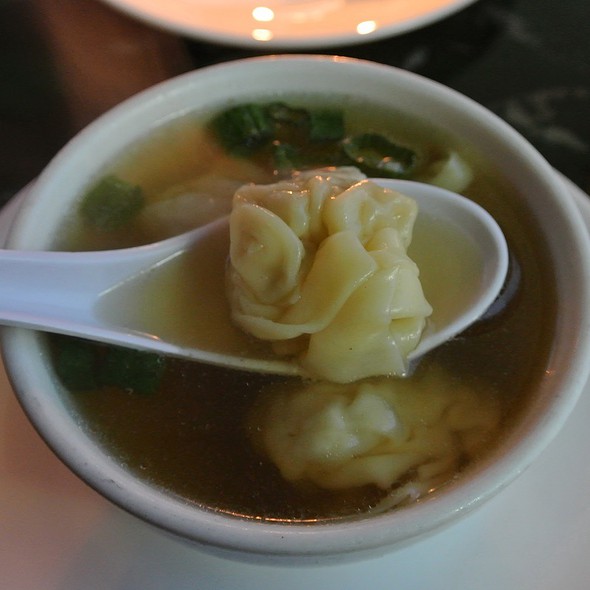 Order Wonton Soup food online from Lun Asia Chef store, Philadelphia on bringmethat.com