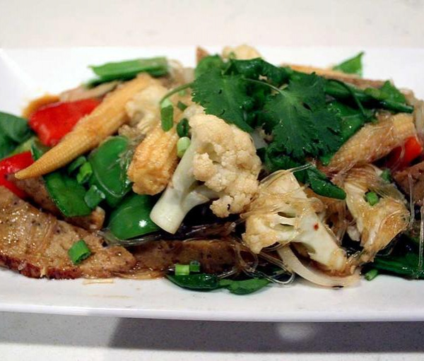 Order 55. Classic Thai Snow Pea food online from Araya's Place store, Los Angeles on bringmethat.com