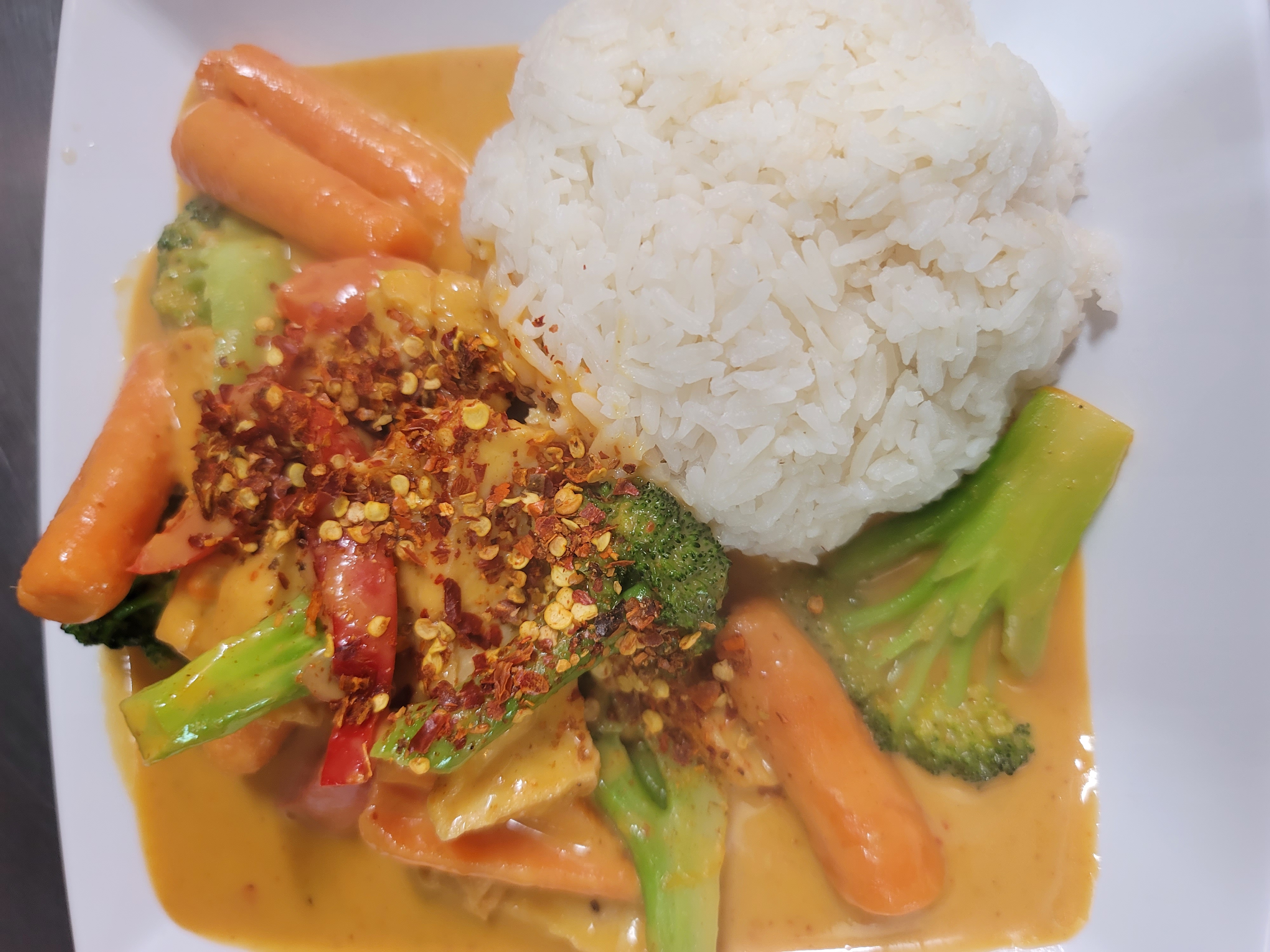 Order Peanut Sauce Curry food online from Thai Sky Kitchen store, Portland on bringmethat.com