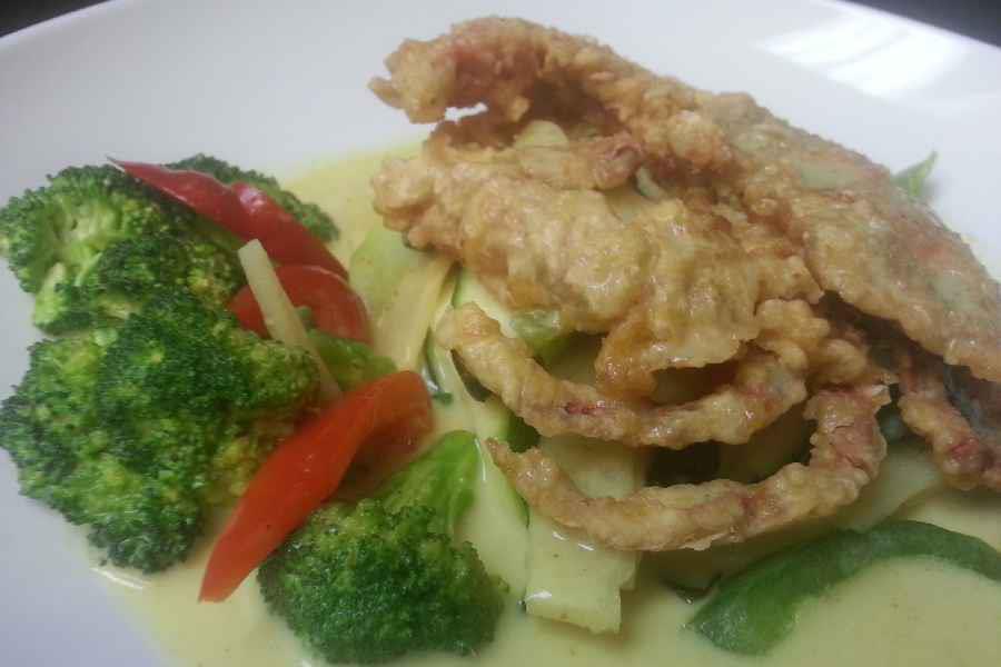 Order Soft Shell Crab Curry food online from Red Curry Thai Restaurant store, Marietta on bringmethat.com