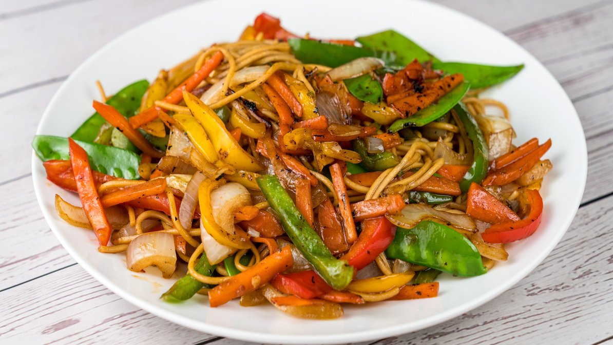 Order Vegetable Lo Mein  food online from Mahfy Meals To Go store, Hawthorne on bringmethat.com