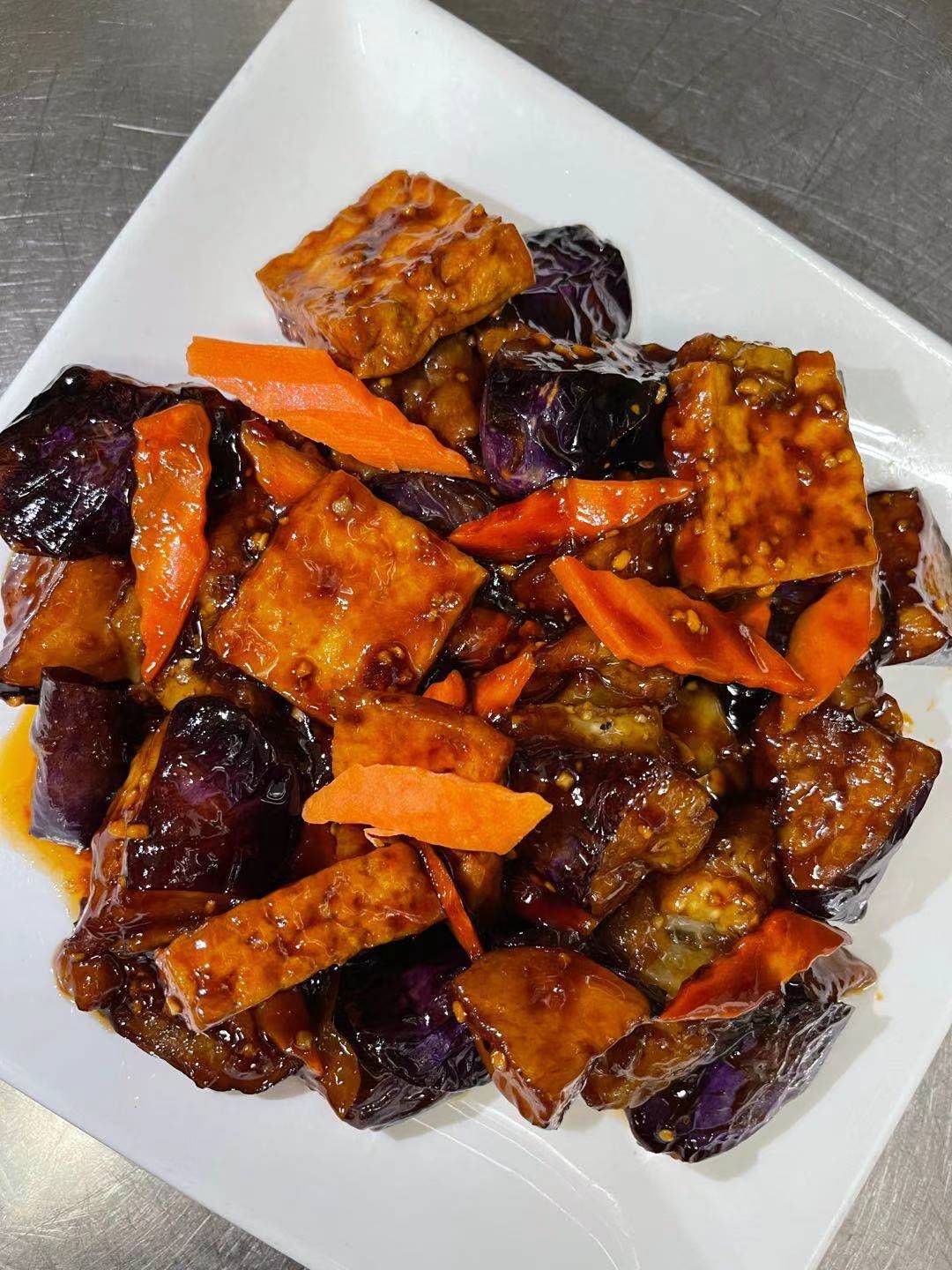 Order Eggplant & Tofu w/ Spicy Garlic Sauce food online from Thousand Wok Asian Bistro store, Thousand Oaks on bringmethat.com
