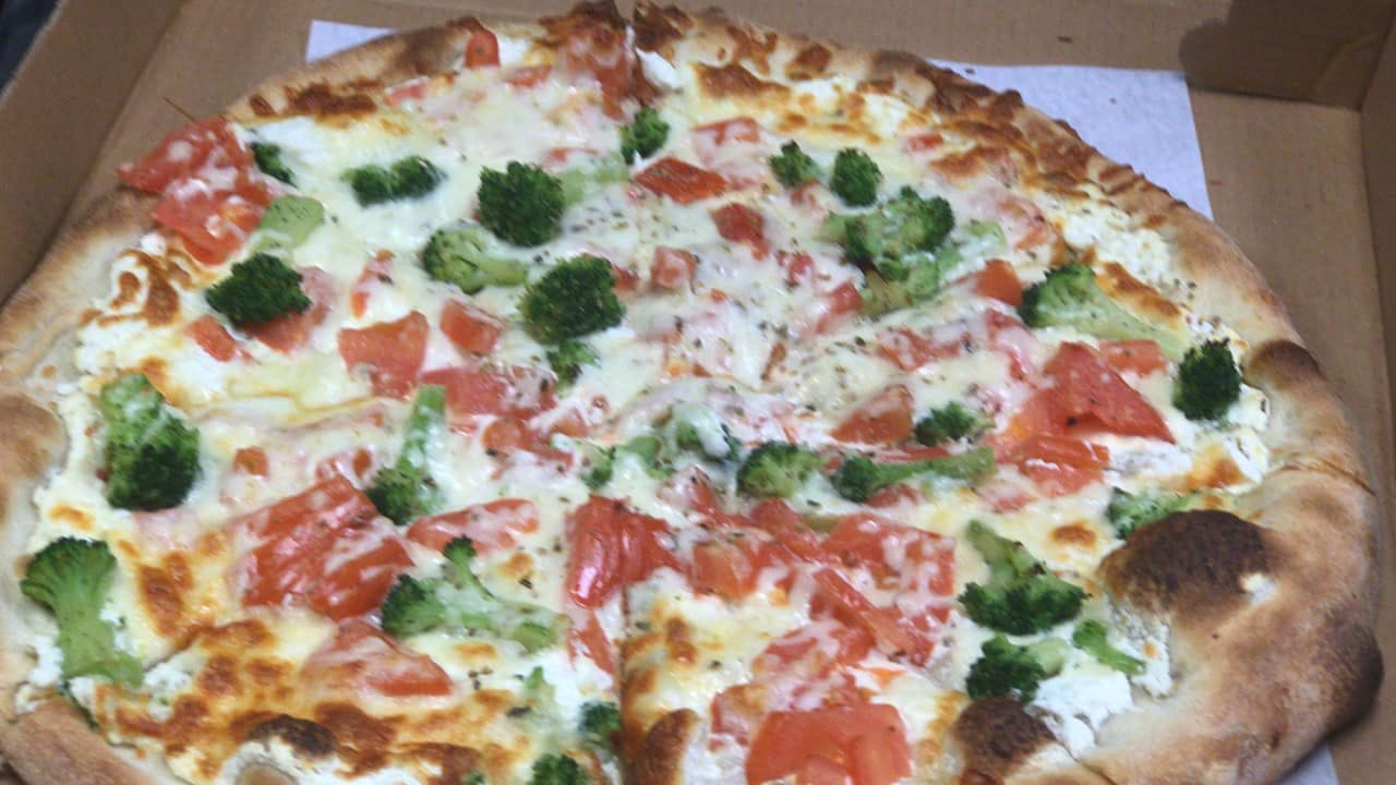 Order Alfredo's White Pie - Personal 10'' (8 Slices) food online from Alfredo Brick Oven Pizza store, Hazle Township on bringmethat.com