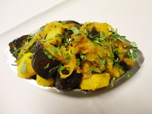 Order Aloo Bengan  food online from Mantra Indian Cuisine  store, Ontario on bringmethat.com