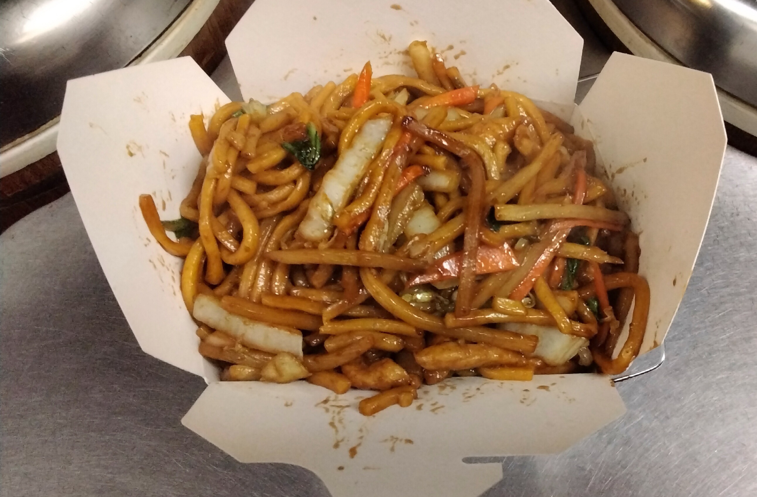 Order 58. Chicken Lo Mein food online from China Garden store, Bloomfield on bringmethat.com