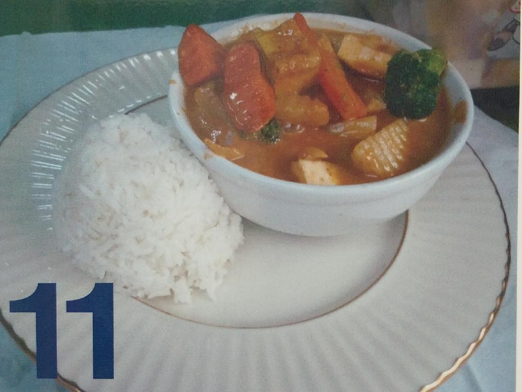 Order 11. Mussaman Curry food online from Thai Garden To Go store, Clackamas on bringmethat.com
