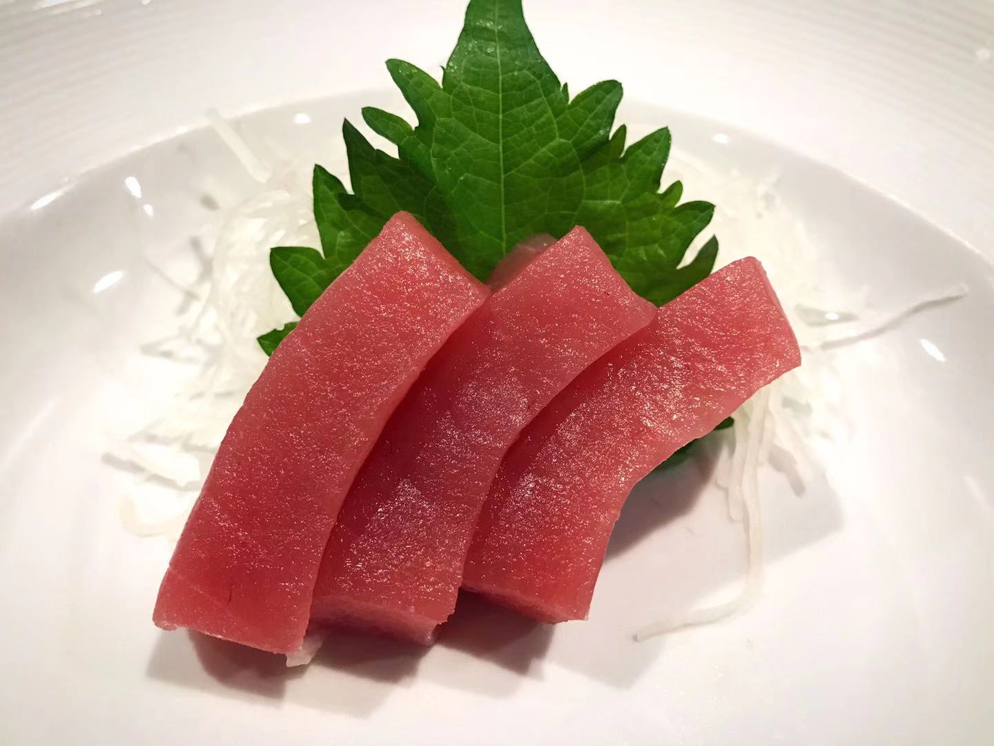 Order S1. 3 Pieces Tuna Sashimi a la Carte food online from Sushi Bang Bang store, Austin on bringmethat.com
