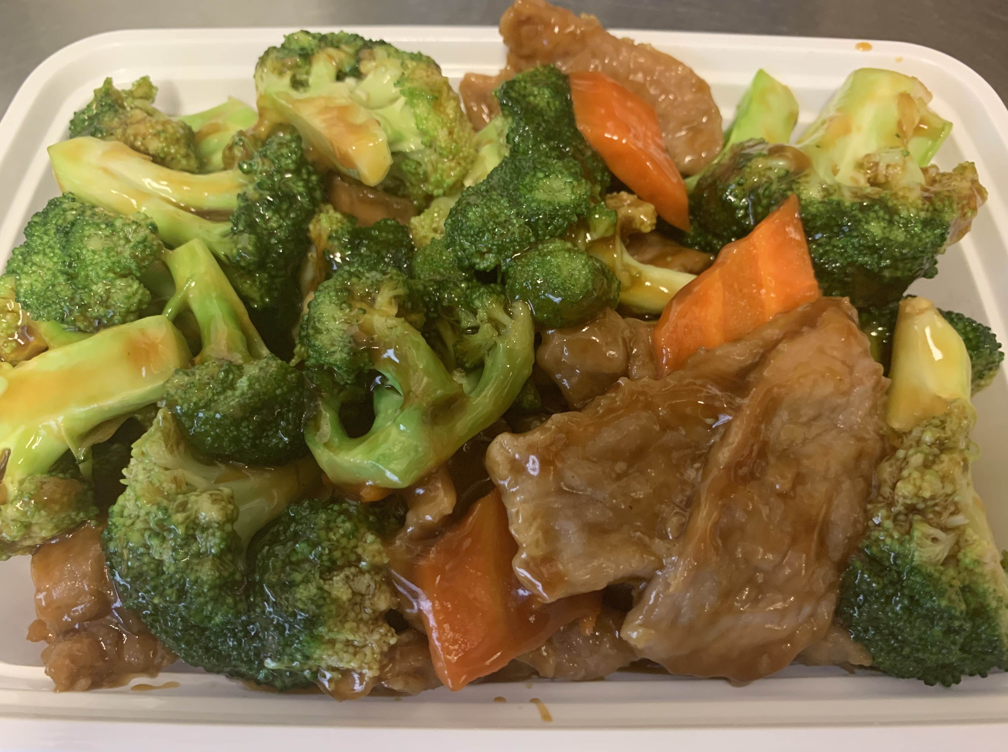 Order 芥兰牛 / Beef with Broccoli food online from China King store, Lansdale on bringmethat.com