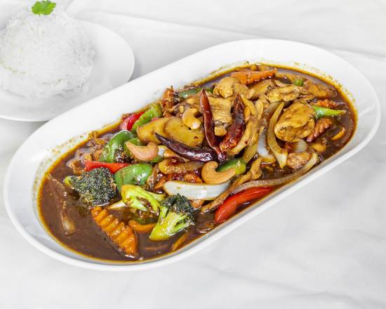 Order Pad Cashew food online from Leela Thai Cuisine store, Fargo on bringmethat.com