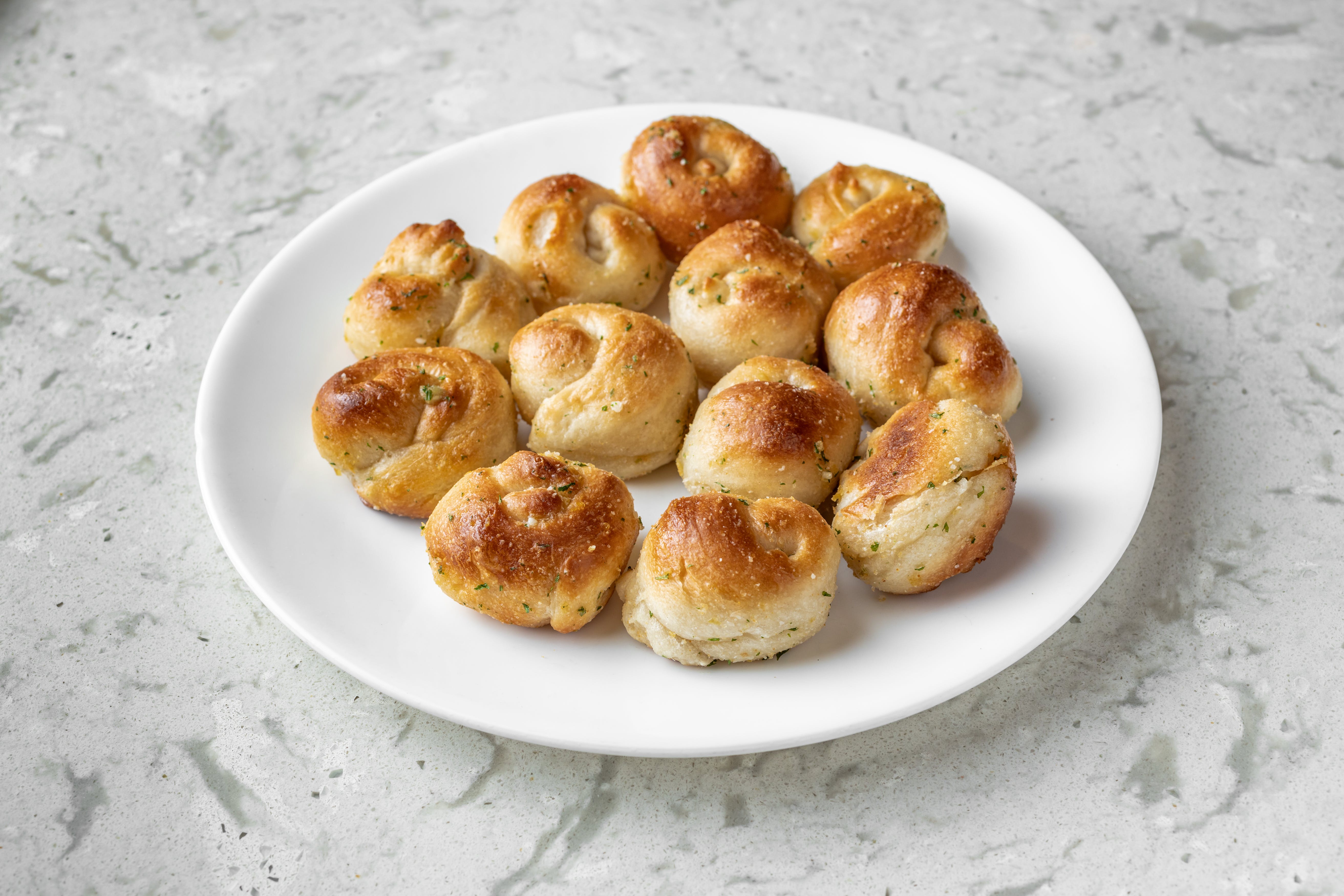 Order Garlic Knots - 6 Pieces food online from Mulberry Street Pizza store, Jericho on bringmethat.com