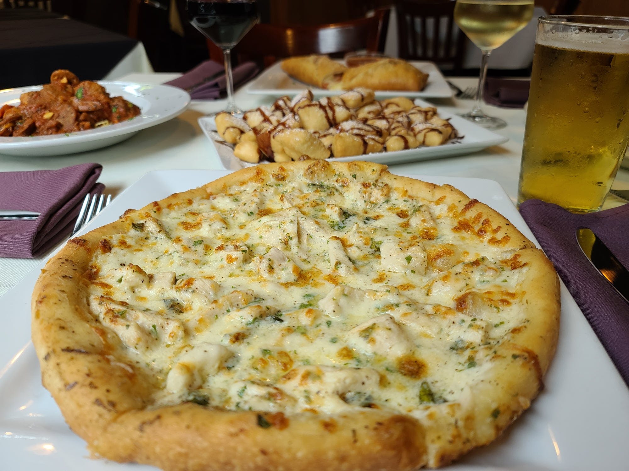 Order Chicken Alfredo Pizza - Small 10" food online from Florio Italian Restaurant & Grille store, Lincoln on bringmethat.com