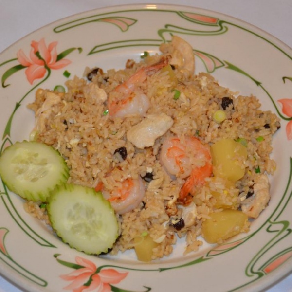 Order Pineapple Fried Rice food online from Thai Dishes store, Inglewood on bringmethat.com