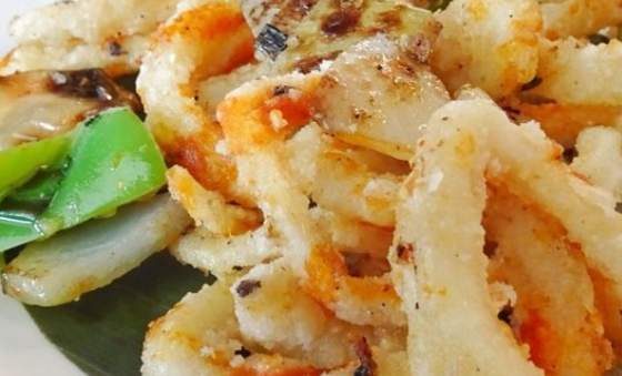 Order Fried Calamari food online from Serai RICE & NOODLES store, Chicago on bringmethat.com