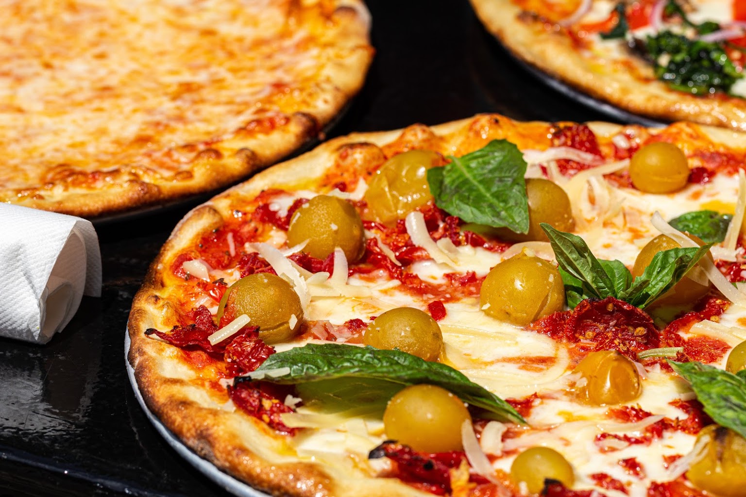 Order Tre Pomodori Pizza food online from Lexington pizza parlour store, New York on bringmethat.com
