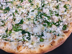 Order Spinach Roasted Garlic Chicken Pizza (White) food online from Yaghi Pizzeria store, San Antonio on bringmethat.com