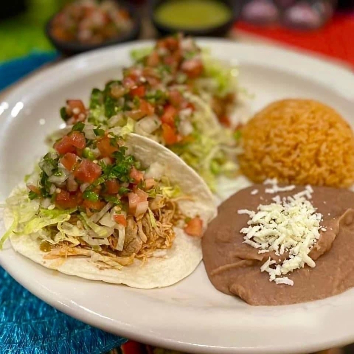Order Chicken Taco Dinner food online from Fiesta mexicana store, Chicago on bringmethat.com
