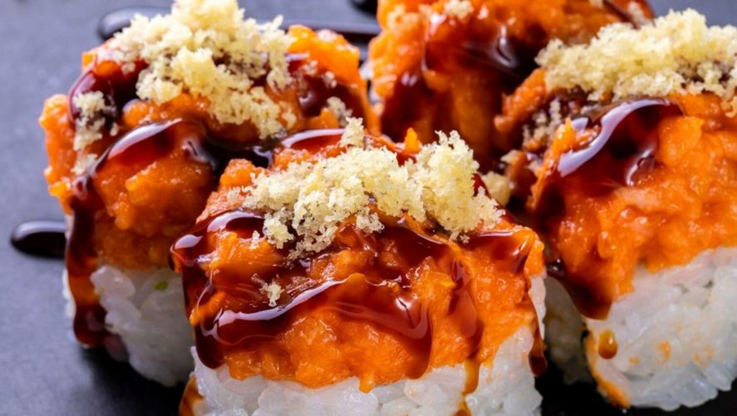 Order (f046) Spicy Salmon Roll food online from Sushistop Glendale store, Glendale on bringmethat.com