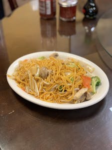 Order Chow Mein food online from Chillin Thai Cuisine store, El Monte on bringmethat.com