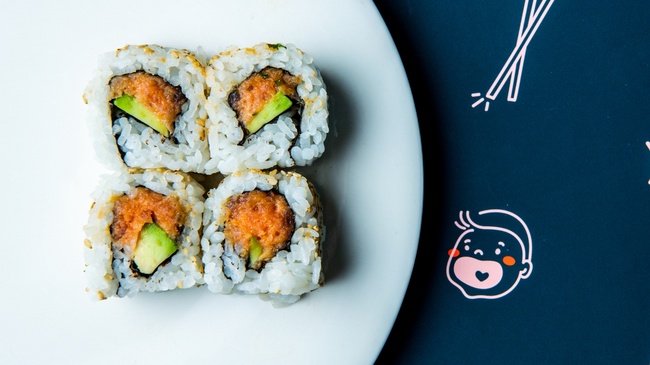 Order Spicy Tuna & Avocado Roll food online from Krispy Rice store, Chicago on bringmethat.com