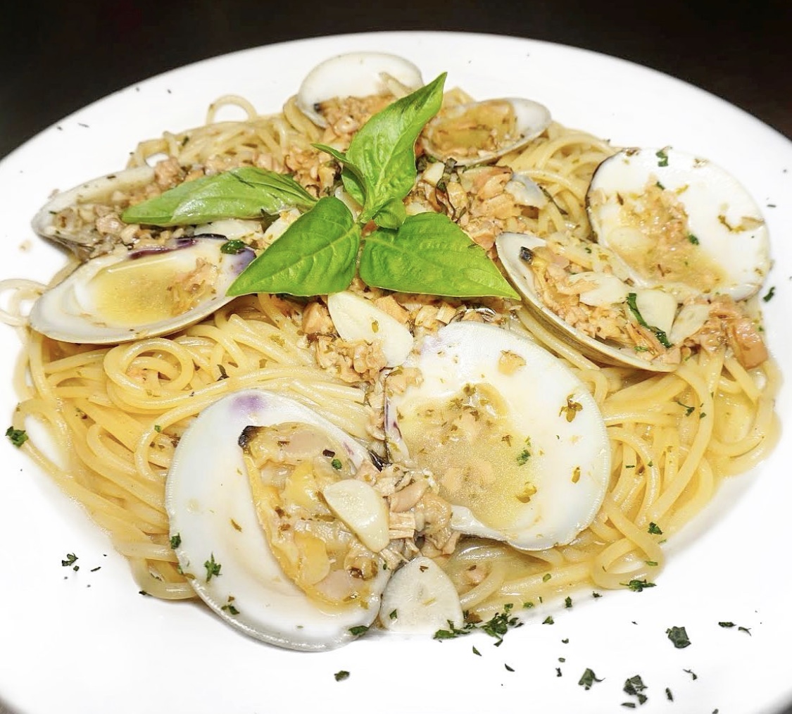 Order Linguine clam sauce food online from Mario's Pizzeria store, Syosset on bringmethat.com