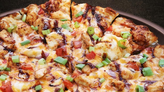 Order Chicken and Garlic Gourmet Pizza food online from Round Table Pizza store, Palo Alto on bringmethat.com