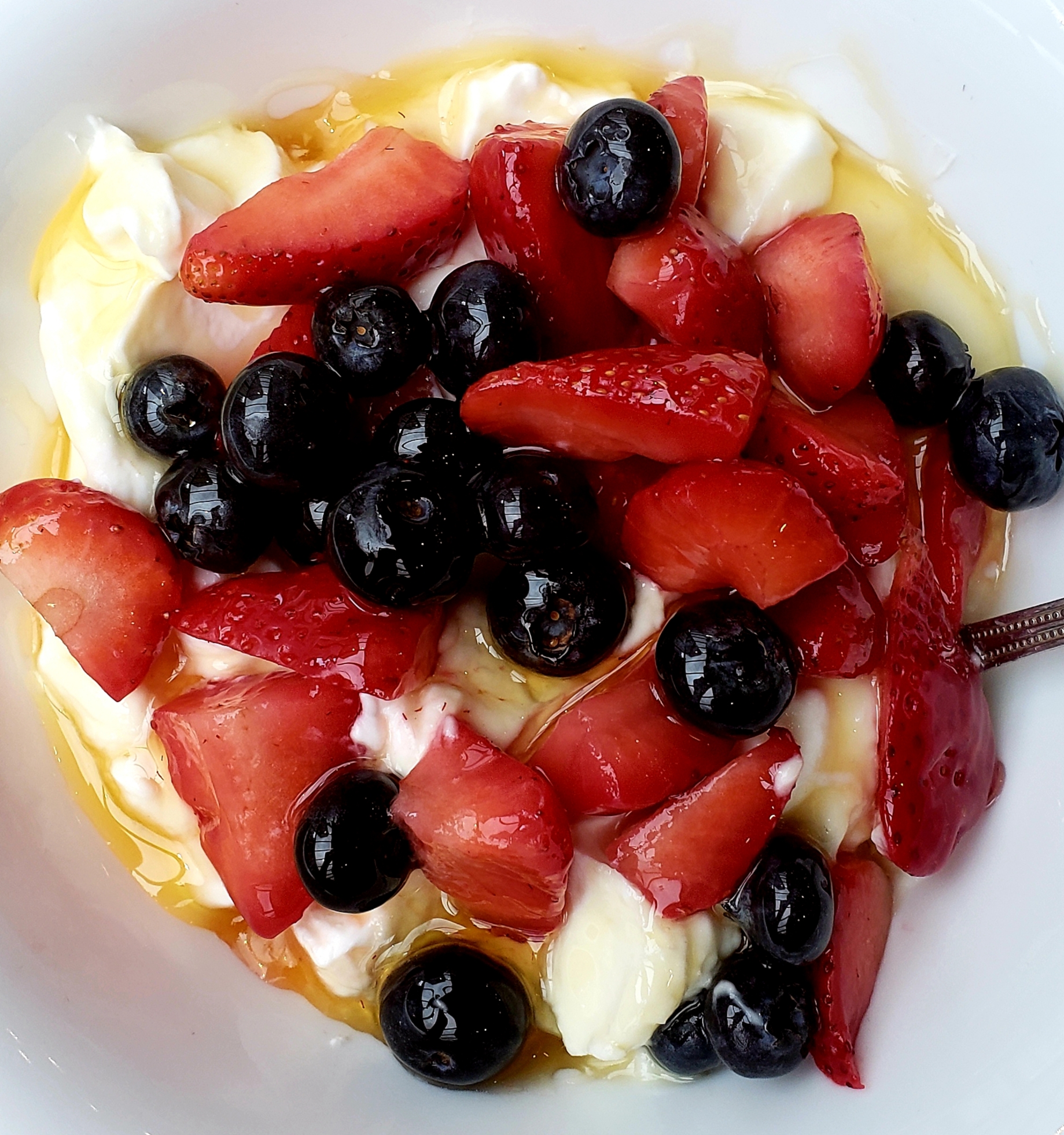 Order Berry Greek Yogurt Breakfast food online from Gramercy Kitchen store, New York on bringmethat.com