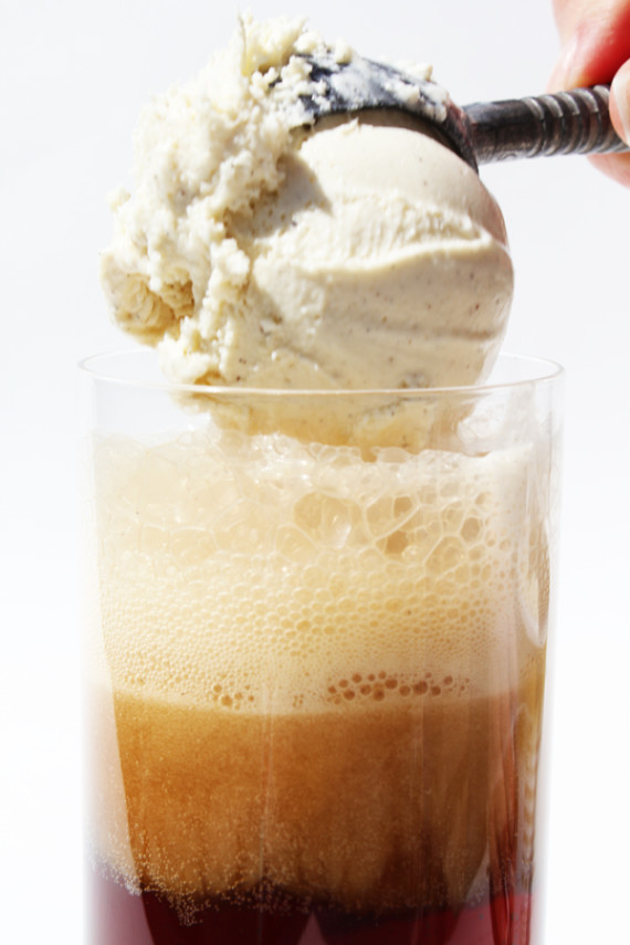 Order Root Beer Float food online from Cafe With Soul store, Doylestown on bringmethat.com