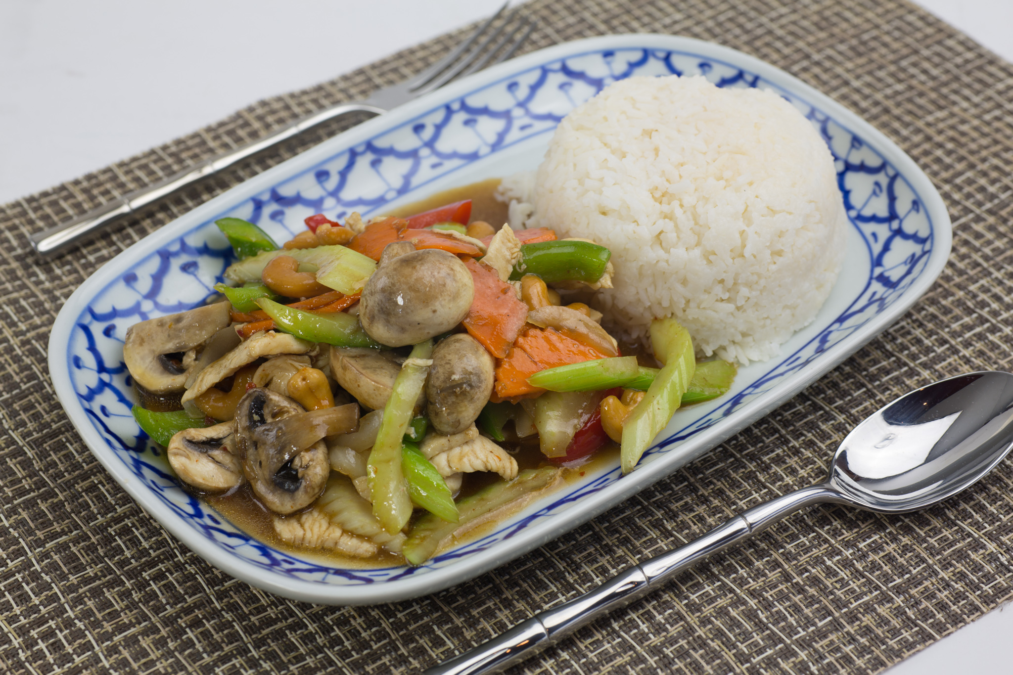 Order Cashew Chicken Over Rice food online from Thai Eagle Rox store, Los Angeles on bringmethat.com