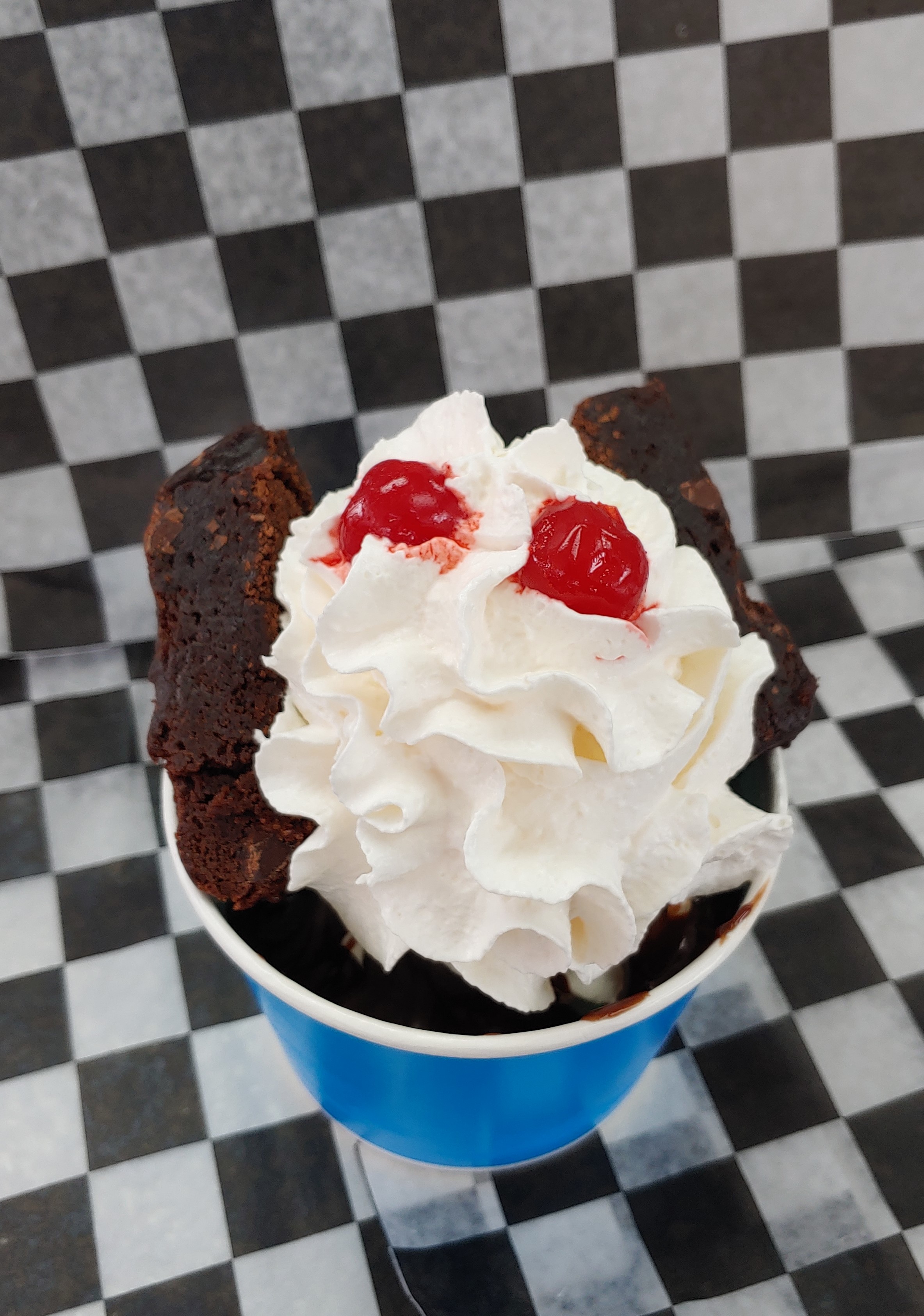 Order Brownie Sundae food online from Happy Days On The Go store, Henrietta on bringmethat.com