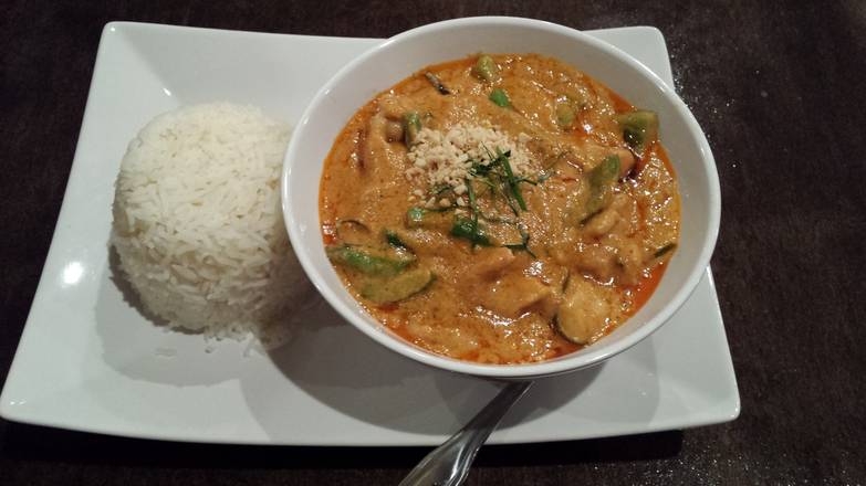 Order Tom Kha Soup food online from Kindee Thai Restaurant store, Vancouver on bringmethat.com