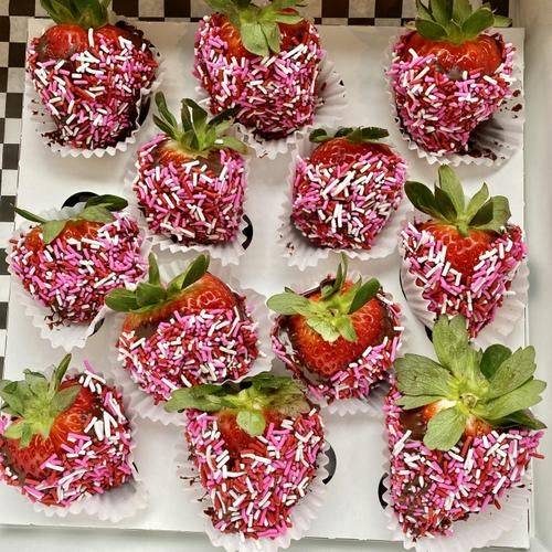 Order 1/2 Dozen Custom Dipped Strawberries food online from Cinnaholic store, Naperville on bringmethat.com