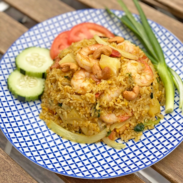 Order R-3 Pineapple Fried Rice food online from Malii Thai Kitchen store, New York on bringmethat.com