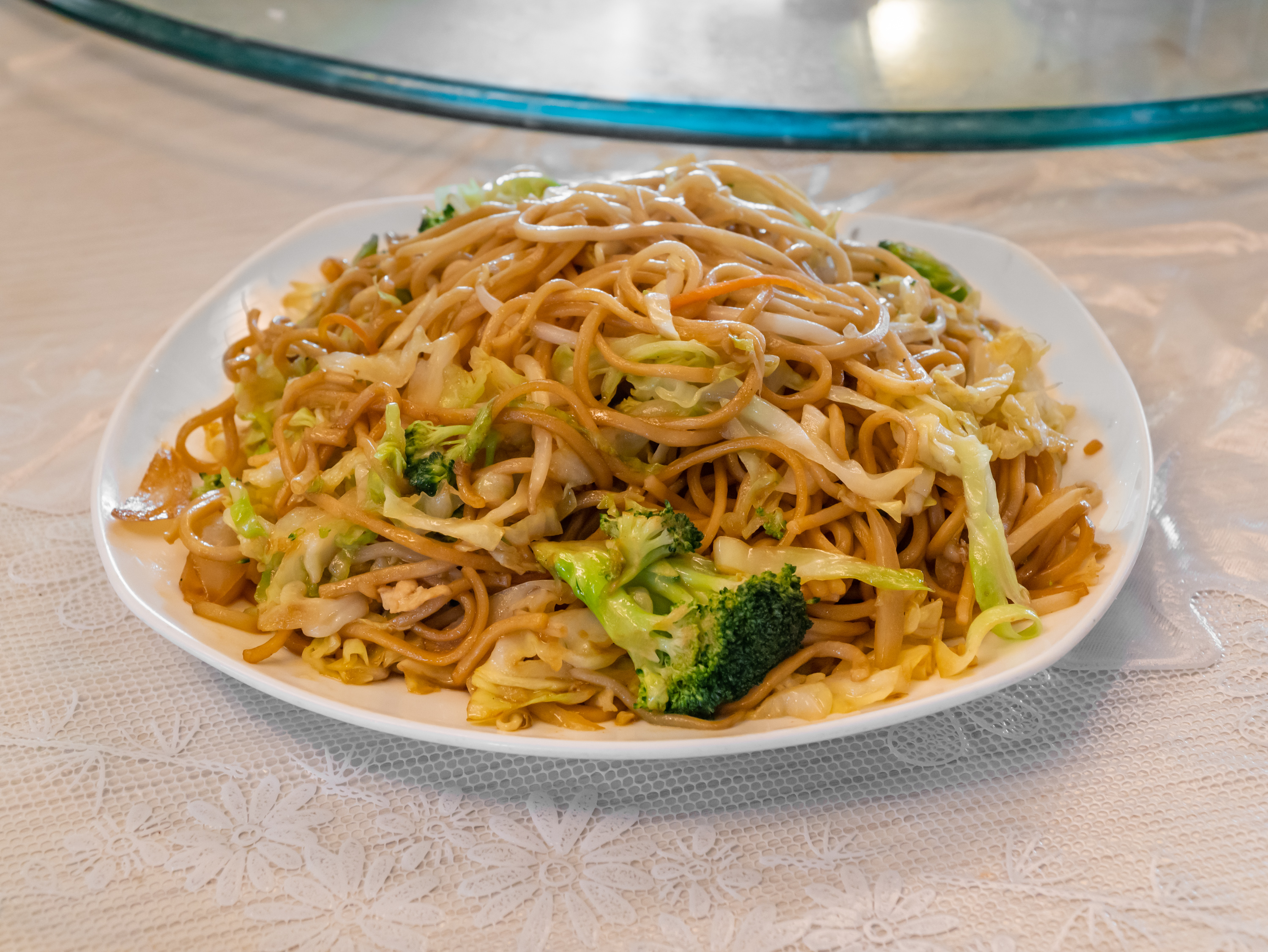 Order 130. Vegetable Chow Mein food online from Oriental Chinese Restaurant store, La Habra on bringmethat.com