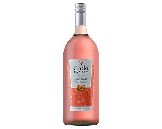 Order Gallo Family Vineyards Sweet Peach, 1.5L white wine (9.0% ABV) food online from Kenny Liquor Market store, ANAHEIM on bringmethat.com