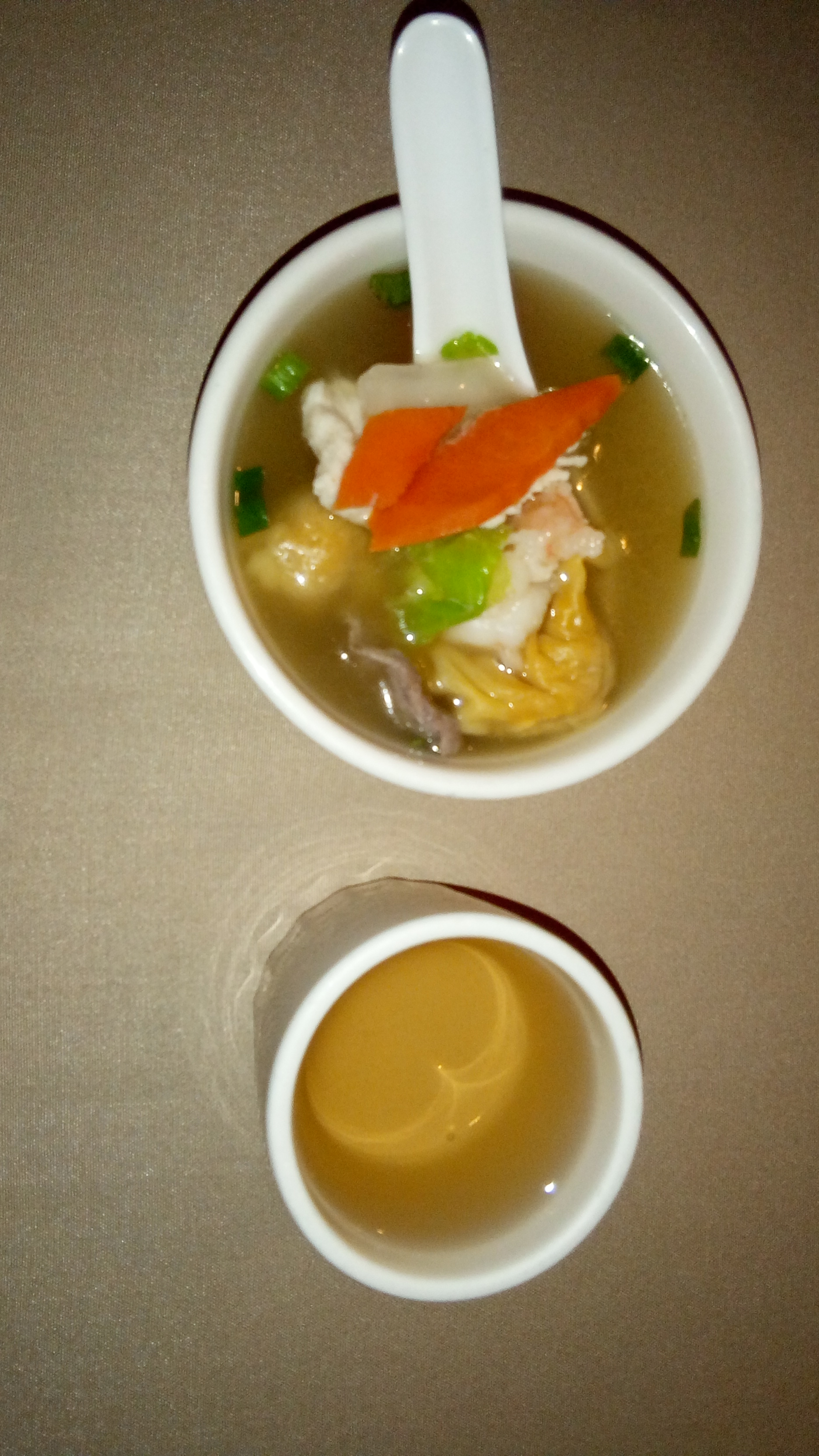 Order Wor Wonton Soup food online from Nee House Chinese Cuisine store, Phoenix on bringmethat.com